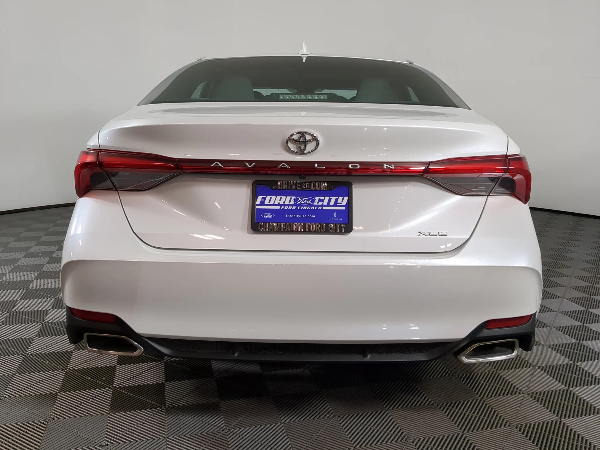 Used 2019 Wind Chill Pearl Toyota XLE image 8
