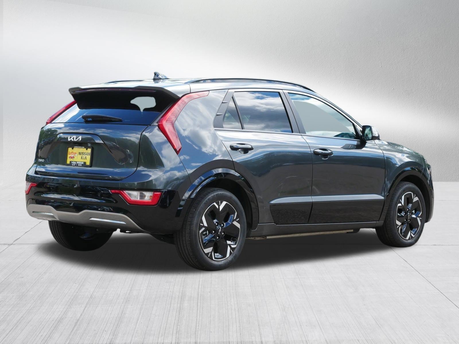 Used 2024 Graphite Gray Kia Wind image 7