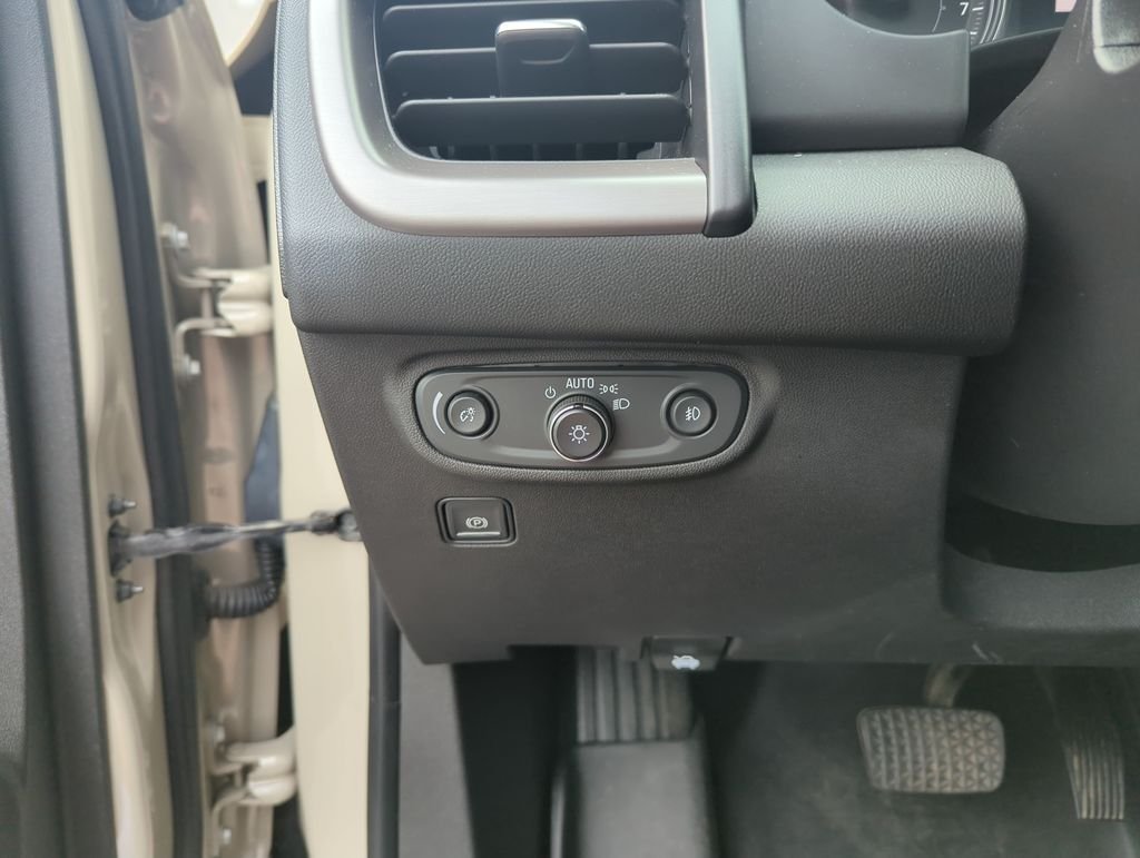 Used 2022 Beige GMC AT4 image 19