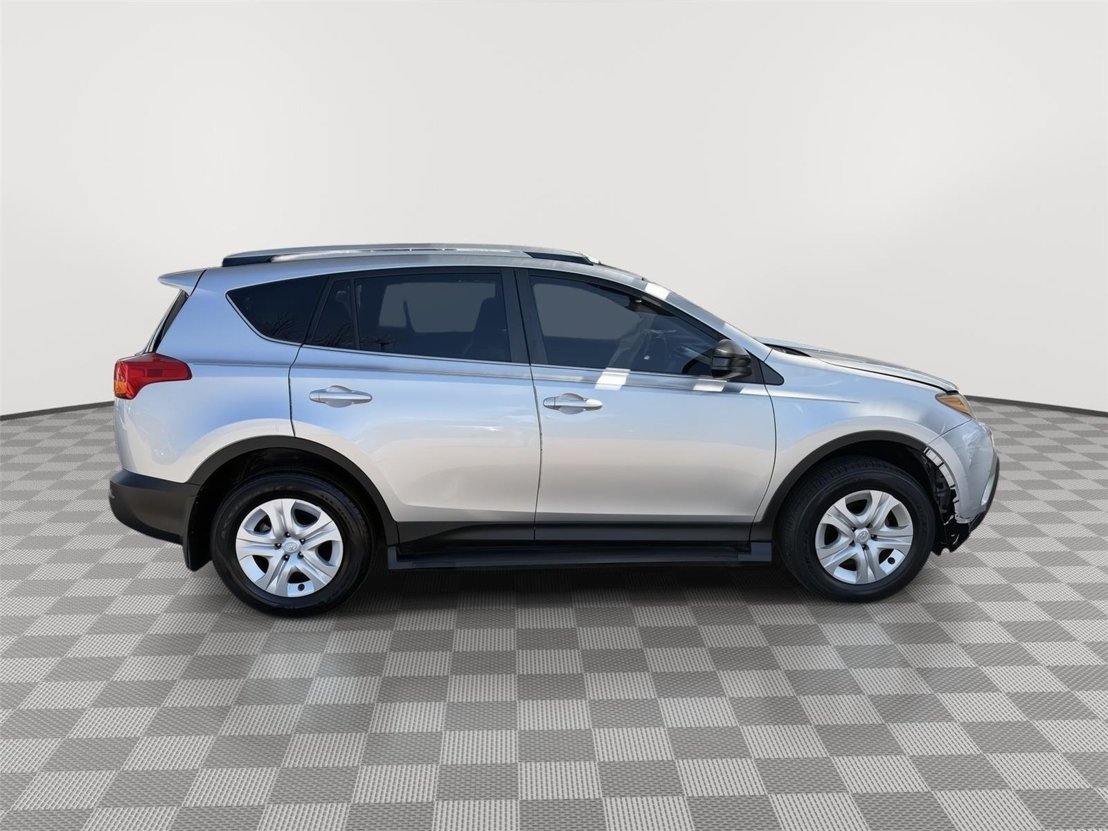 Used 2014 Classic Silver Metallic Toyota LE image 6
