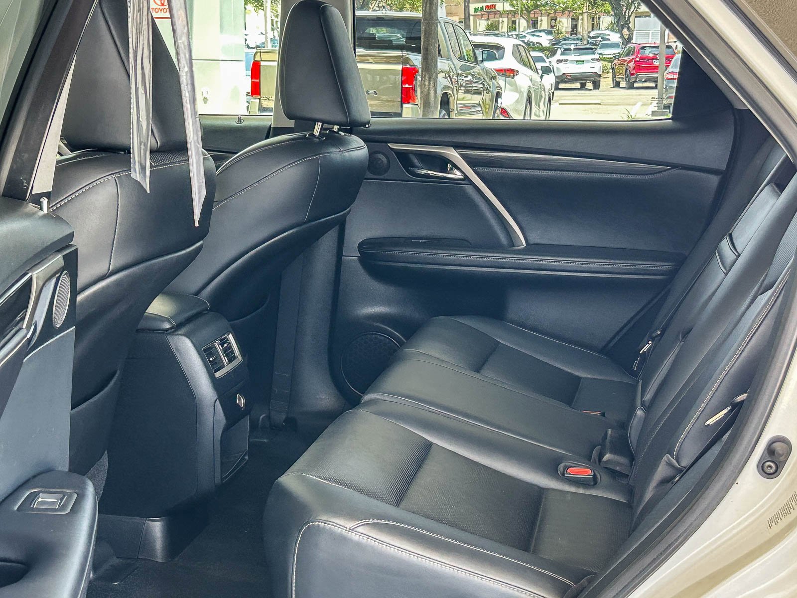 Used 2019 EMINENT WHITE PEA Lexus RX 450H image 18