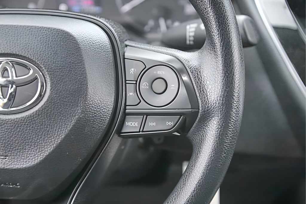 Used 2024 Ice Toyota LE image 39