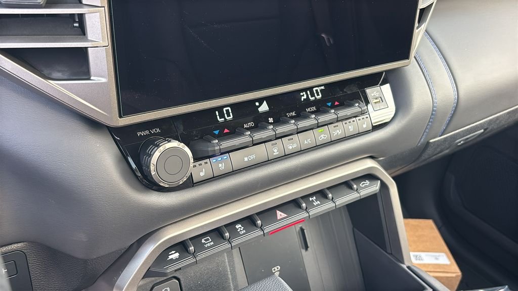 New 2026 Wind Chill Pearl <sup>1</sup> Toyota Tundra Platinum image 24