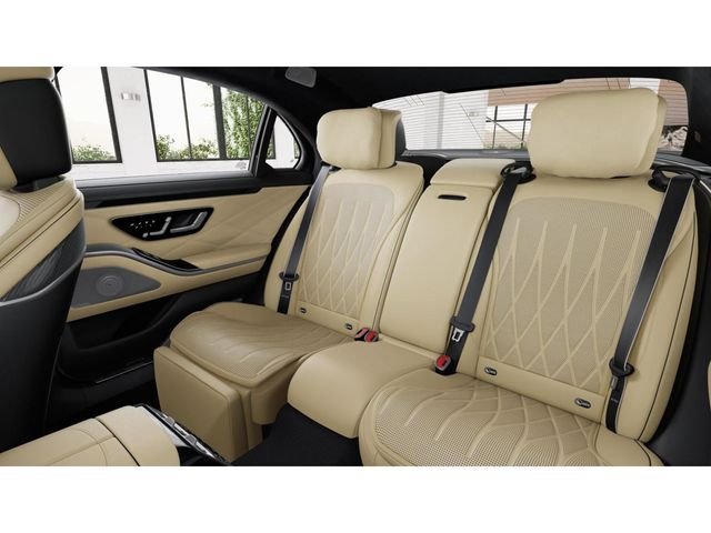 New 2026 MANUFAKTUR Silicon Grey Mercedes-Benz S 63 E AMG® image 5