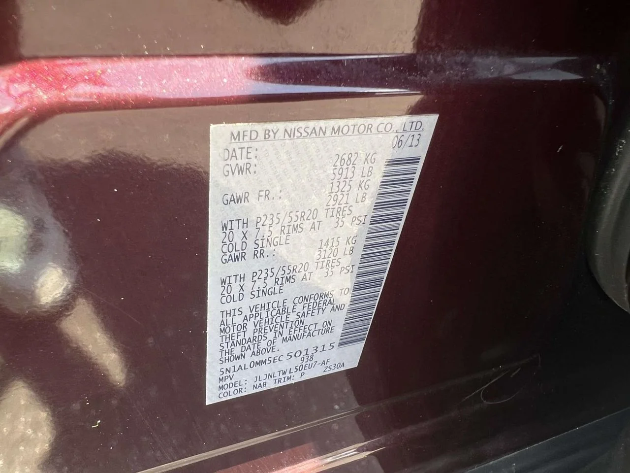 Used 2014 Midnight Garnet INFINITI Base image 26