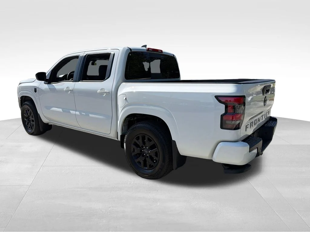 New 2026 Glacier White Nissan Crew Cab SV image 5