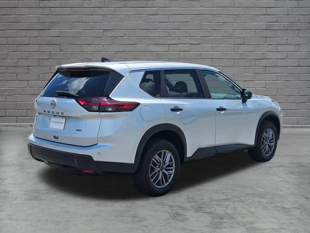 Used 2024 Silver Nissan S image 5