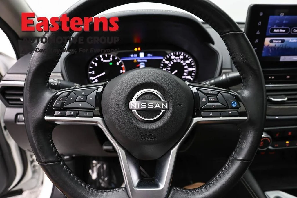 Used 2023 White Nissan 2.5 SV image 12