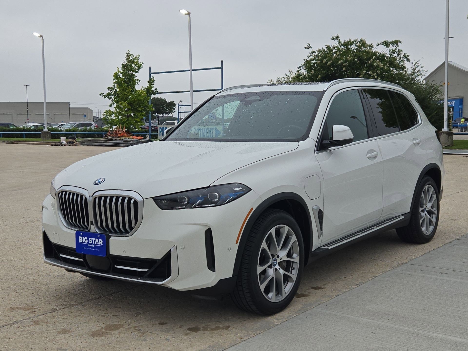 Used 2025 Alpine White BMW xDrive50e image 7