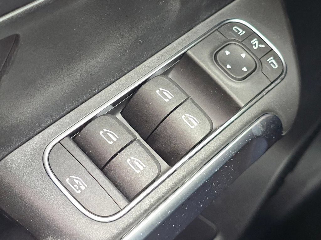 New 2026 Polar White Mercedes-Benz GLB 250 image 60