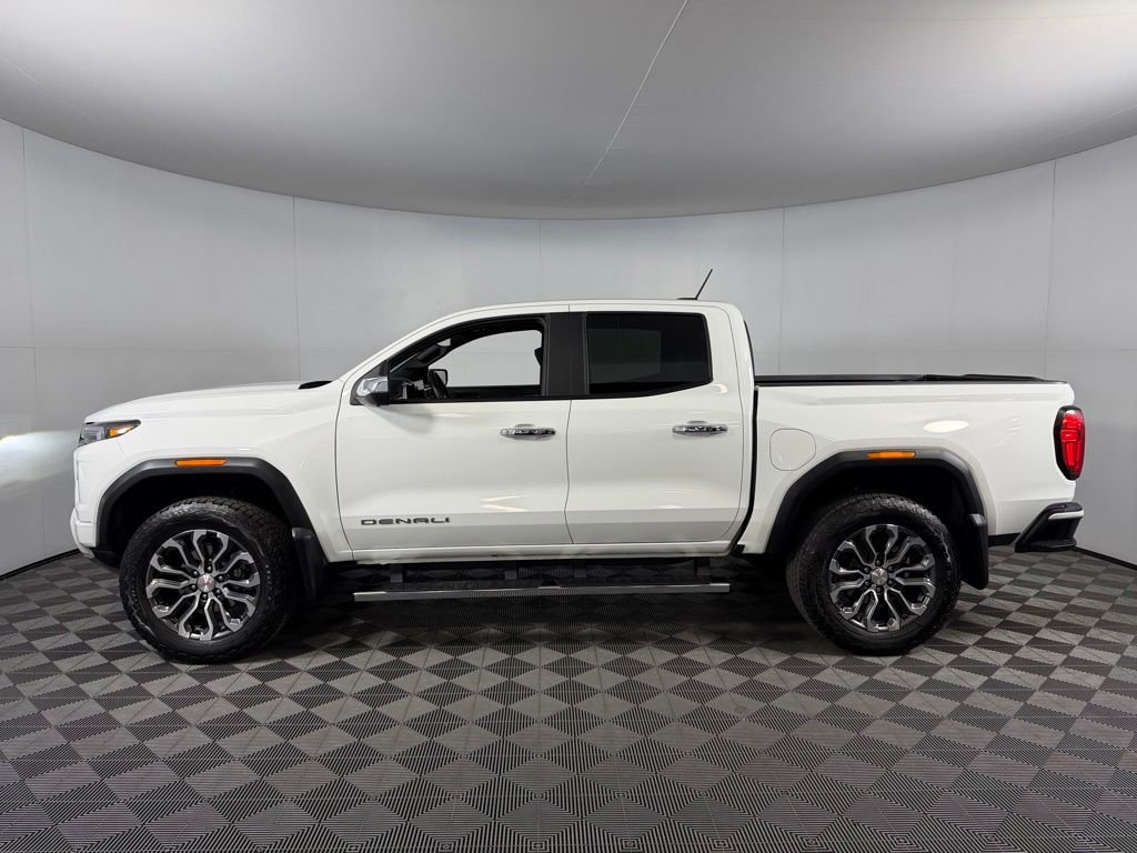 Used 2024 White GMC Denali image 9