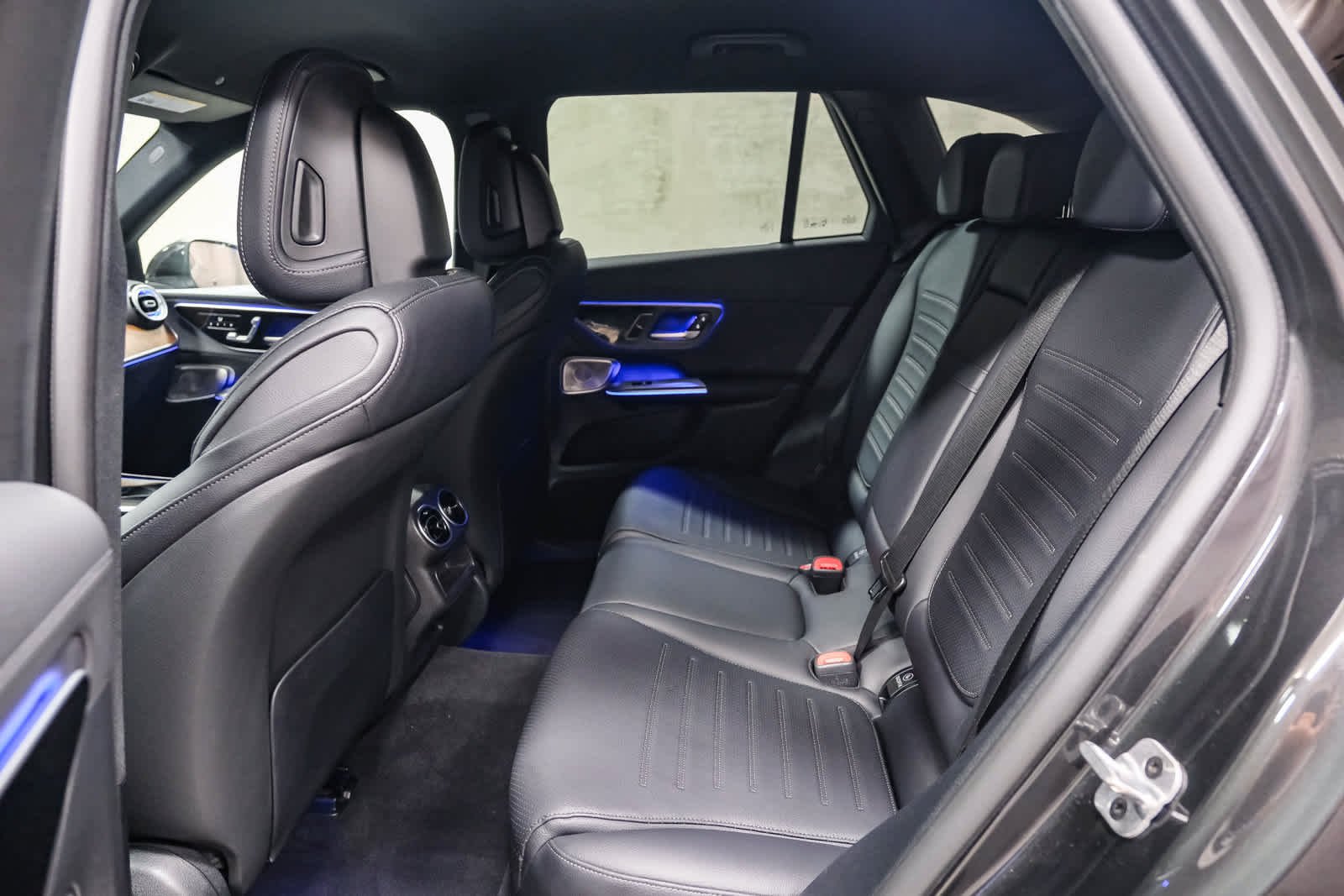 Certified Used 2025 Graphite Grey Metallic Mercedes-Benz GLC 350e image 23