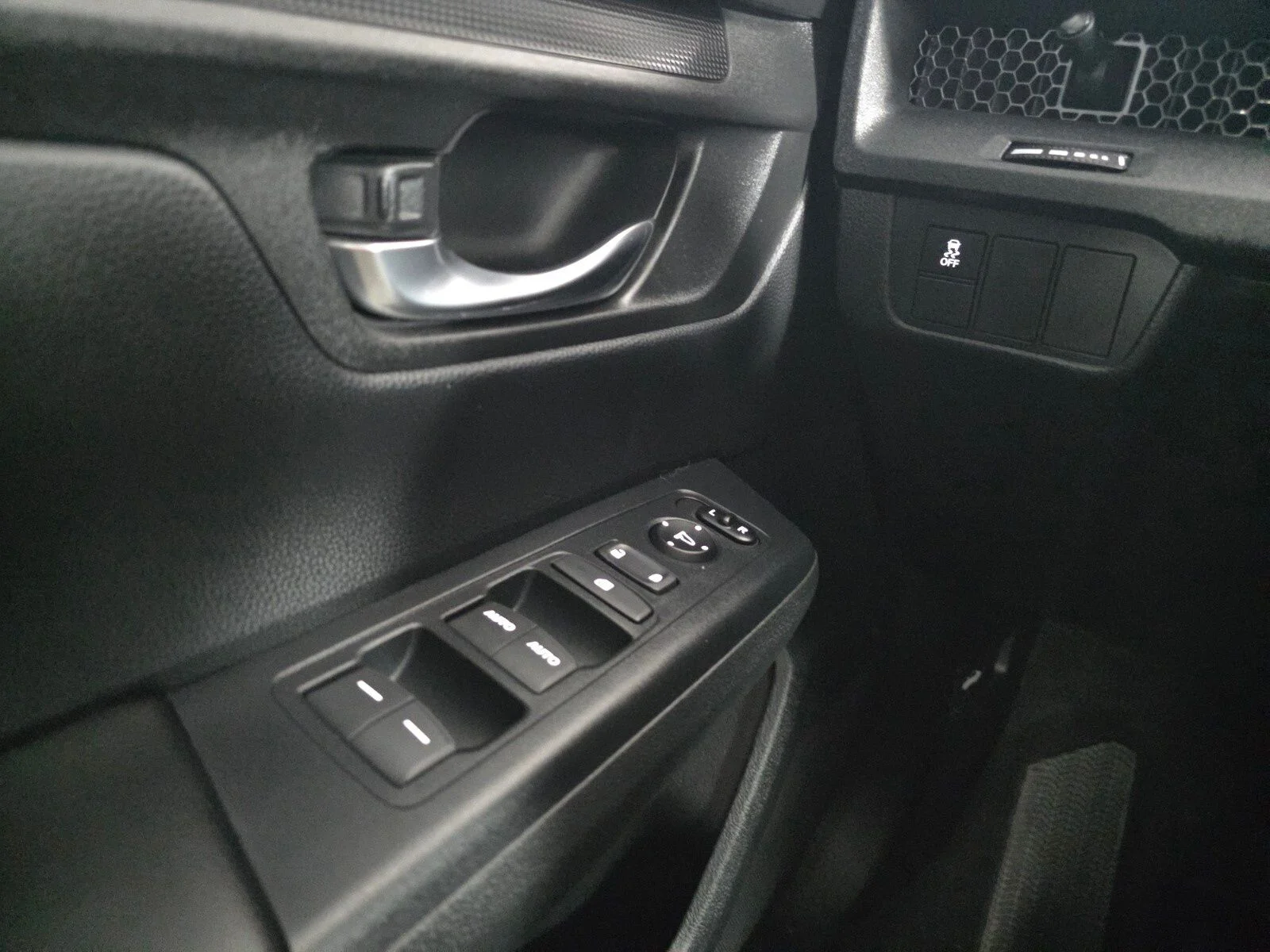 2025 Honda CR-V EX - Photo 32