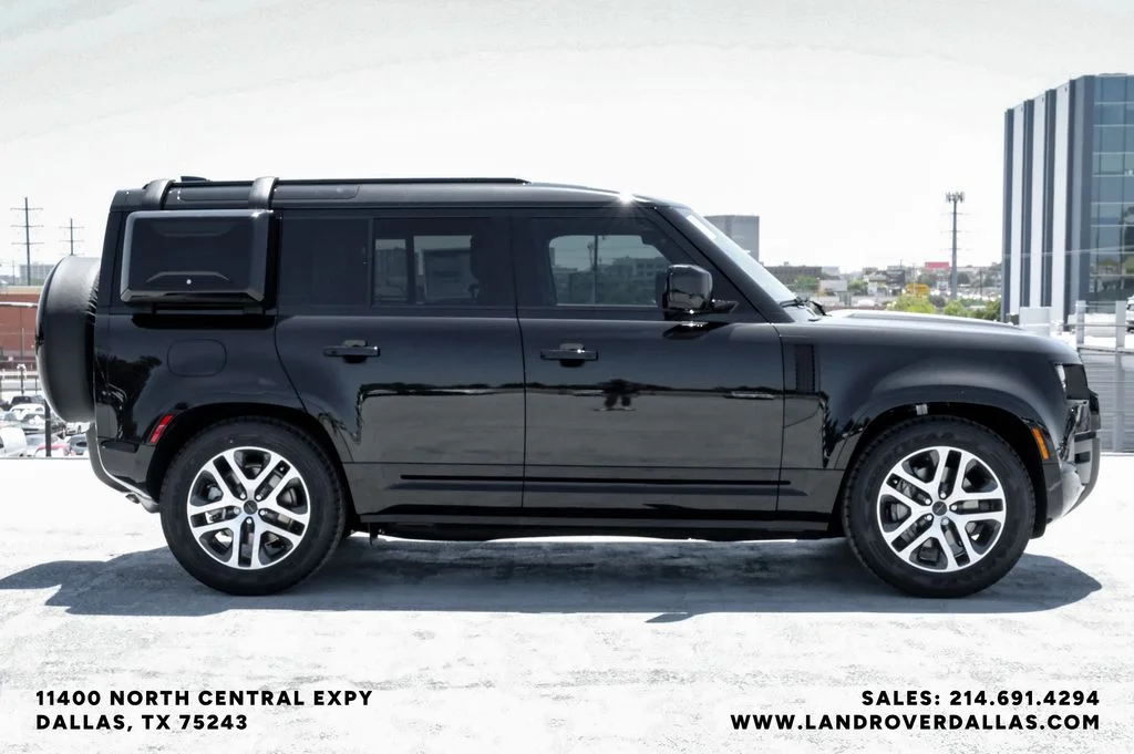 New 2026 Santorini Black Metallic Land Rover X-Dynamic SE image 5