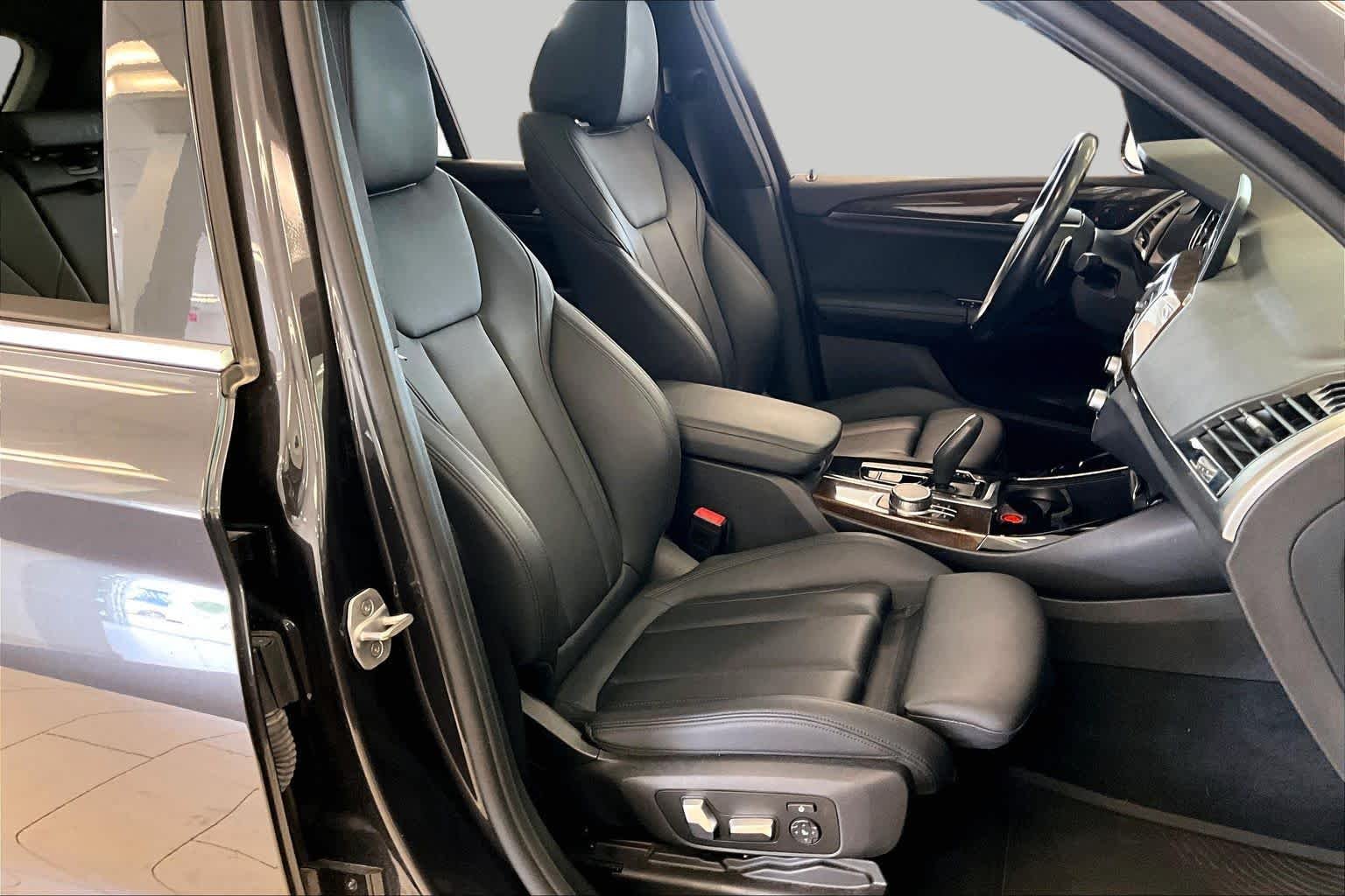 Used 2018 Dark Graphite Metallic BMW xDrive30i image 8