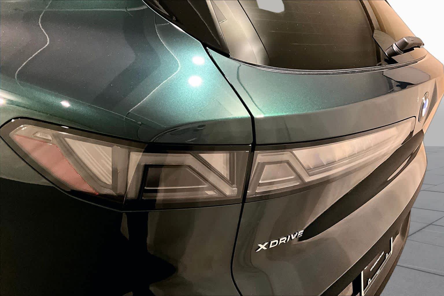 New 2027 Vancouver Green Metallic BMW 40 xDrive image 5
