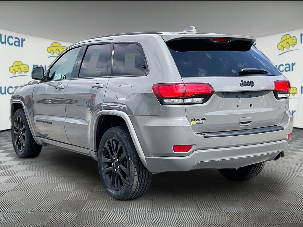 Used 2021 Sting-Gray Clearcoat Jeep Laredo X image 4