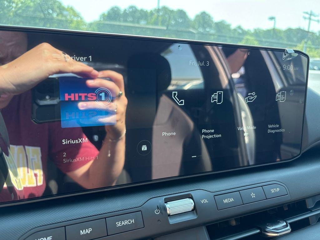 New 2026 Snow White Pearl Kia LX image 19