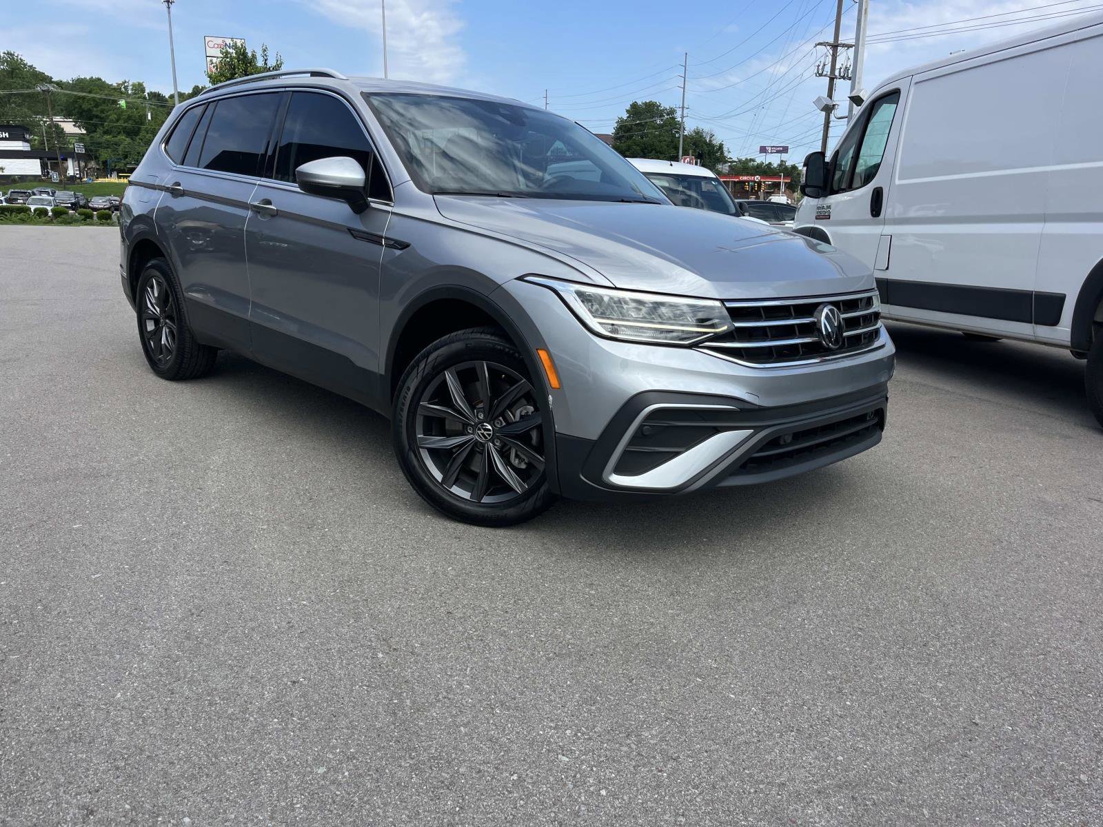 2023 Volkswagen Tiguan 2.0T SE's photo