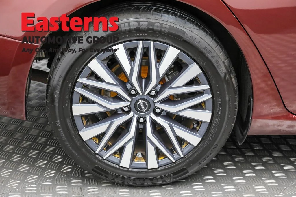 Used 2023 Red Nissan 2.5 SV image 28