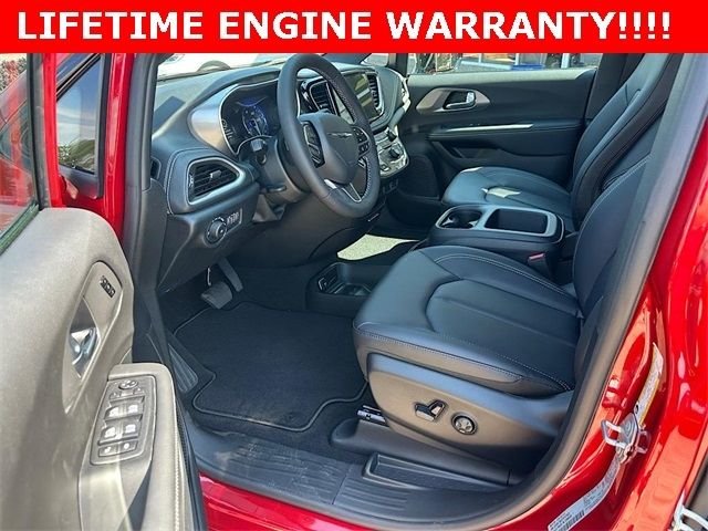 2026 Chrysler Pacifica Select - Photo 10