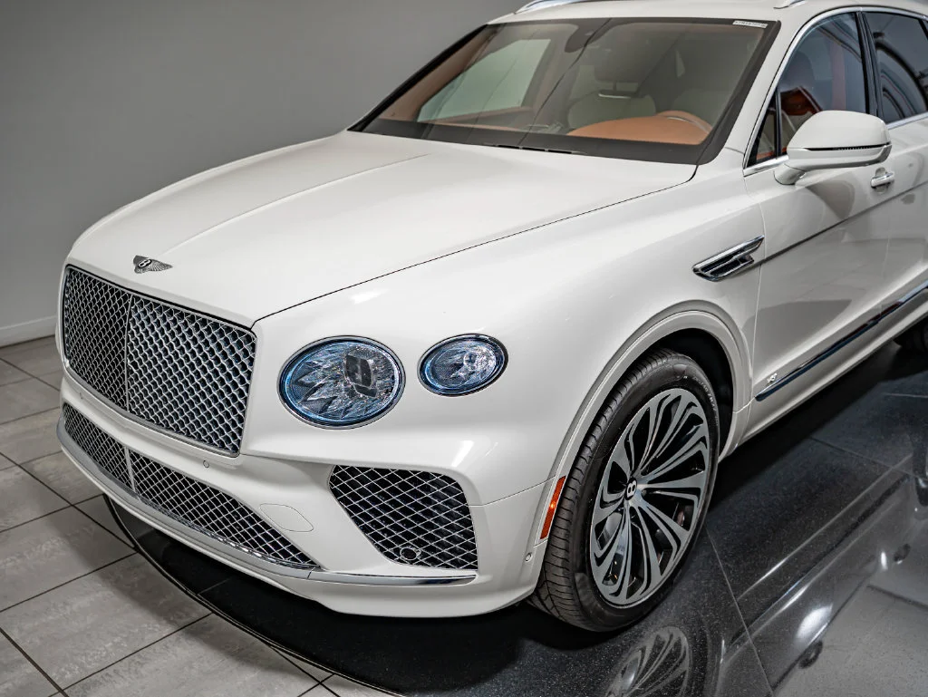 Used 2022 White Bentley V8 image 15