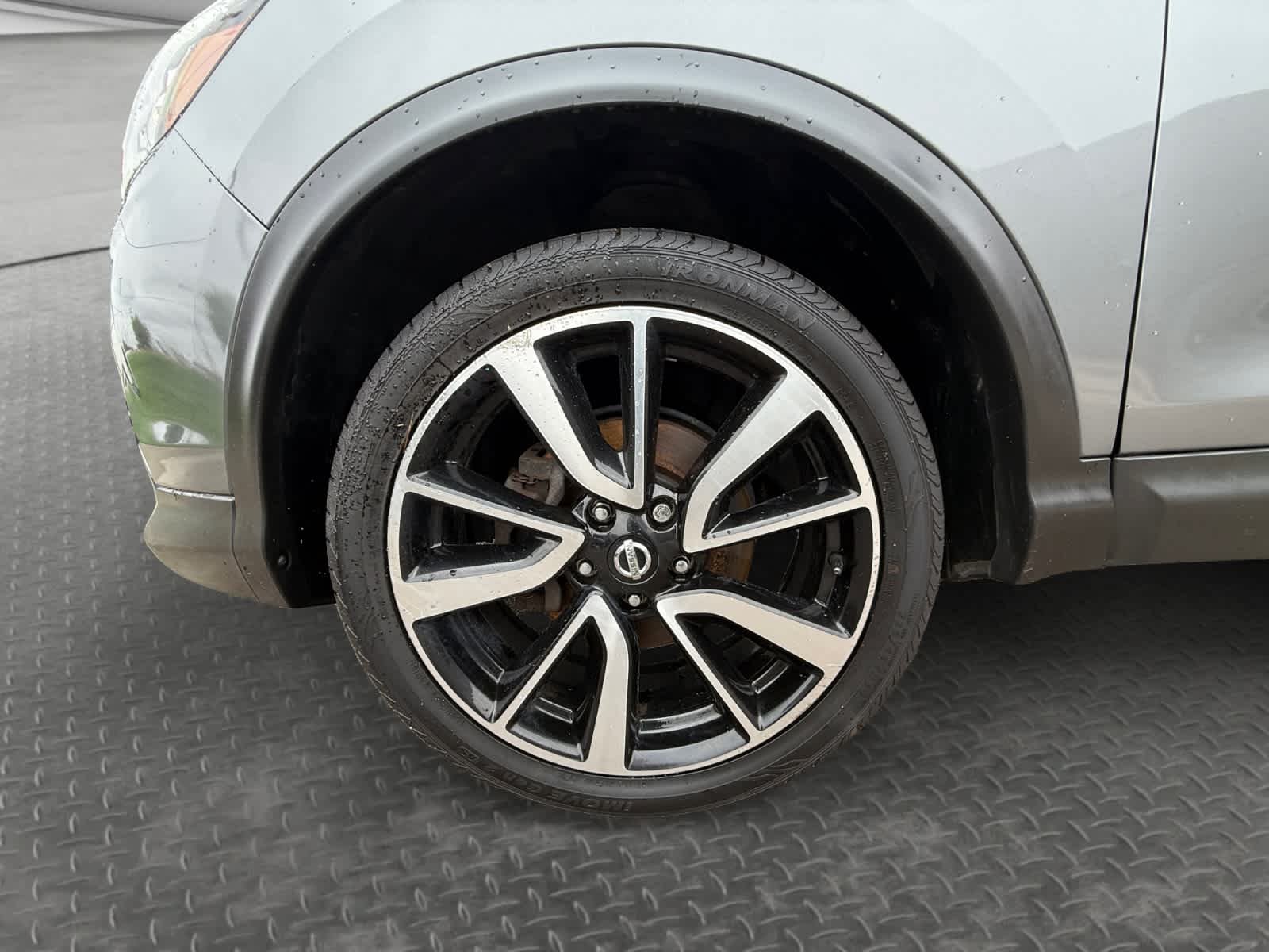 Used 2017 Gun Metallic Nissan SL image 9