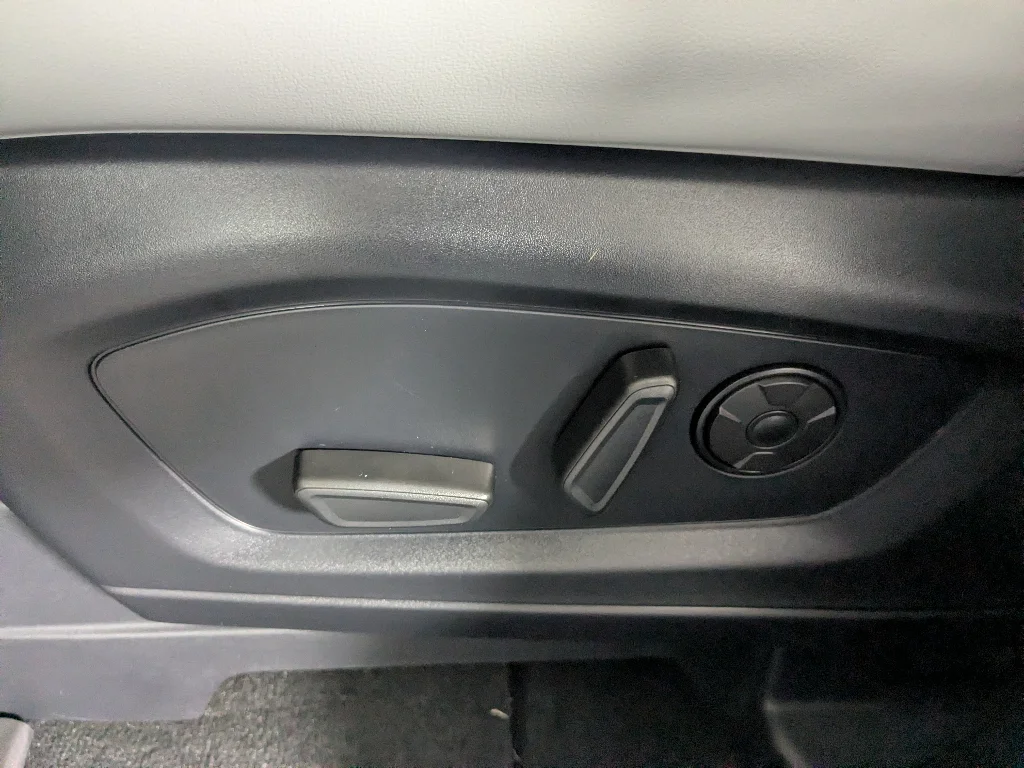 New 2026 CARBONIZED GRAY METALLIC Ford Platinum image 9