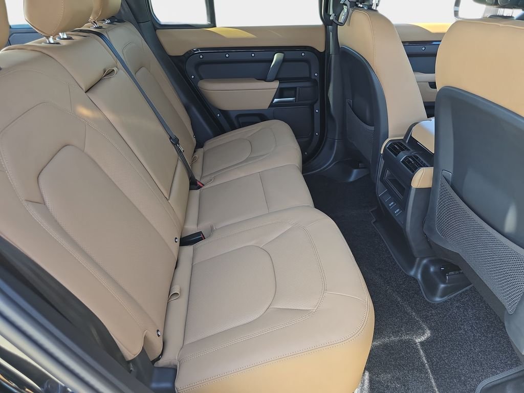 New 2026 Santorini Black LAND ROVER X-Dynamic SE image 11