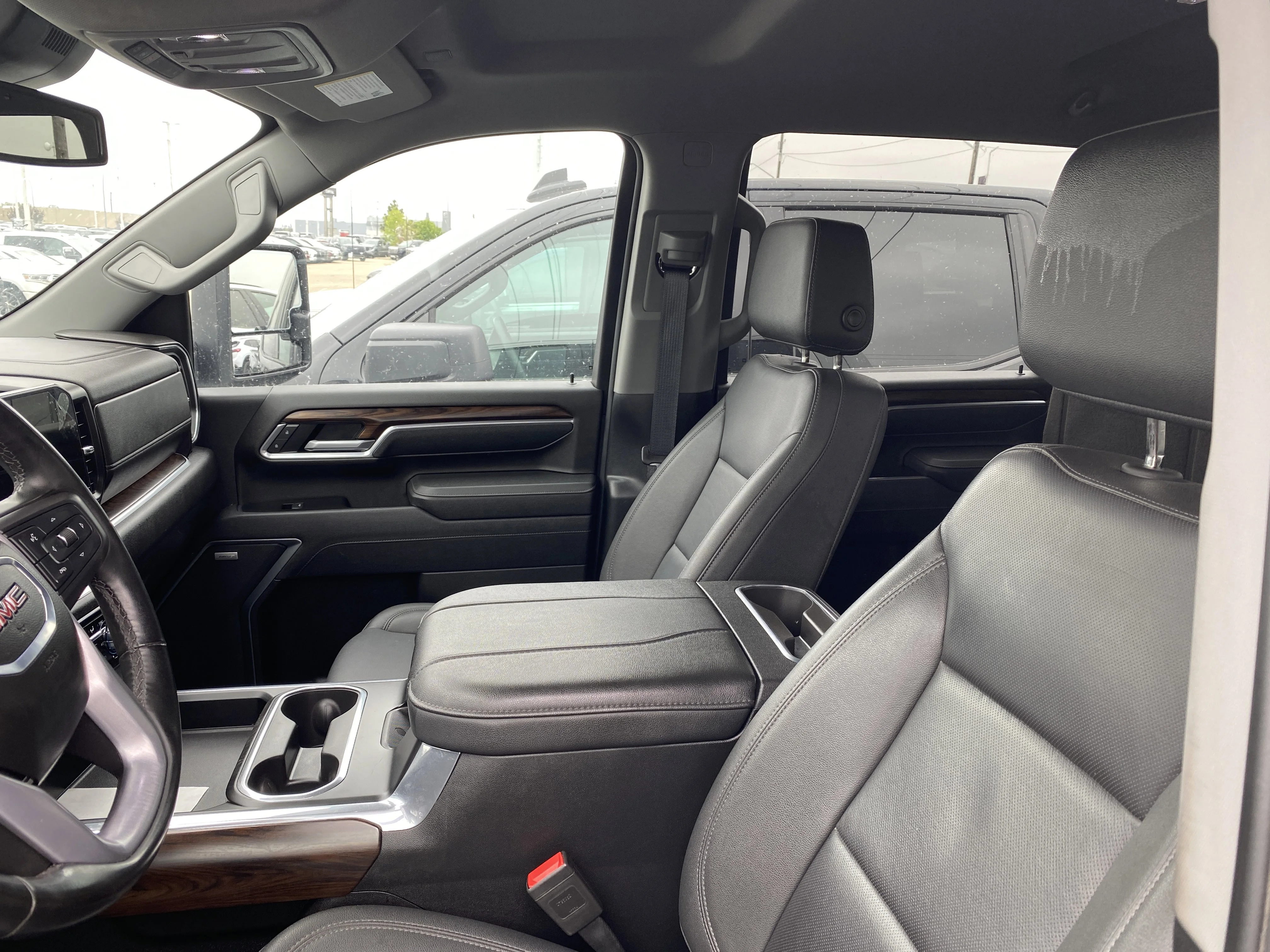 Certified Used 2025 White GMC Crew Cab SLT image 2