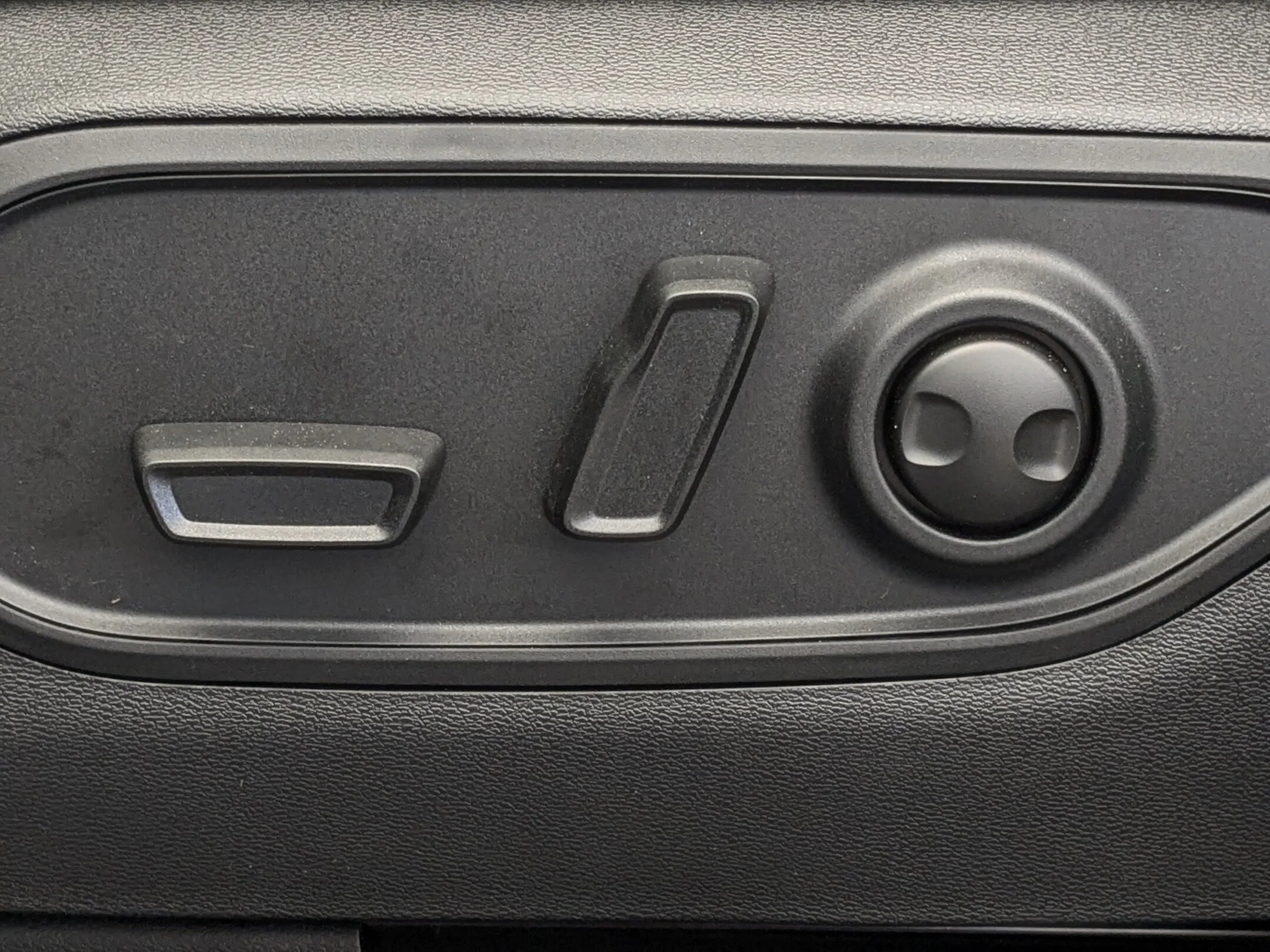New 2026 Grey Jeep Limited - - Hybrid - Dual-Pane Pano Sunroof - Capri Leatherette - Power Liftgate & More! image 14