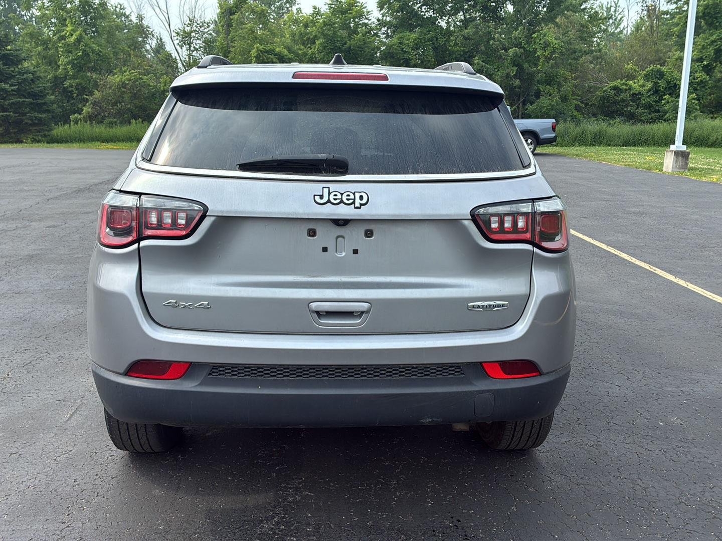 Used 2020 Billet Silver Metallic Clearcoat Jeep Latitude image 17