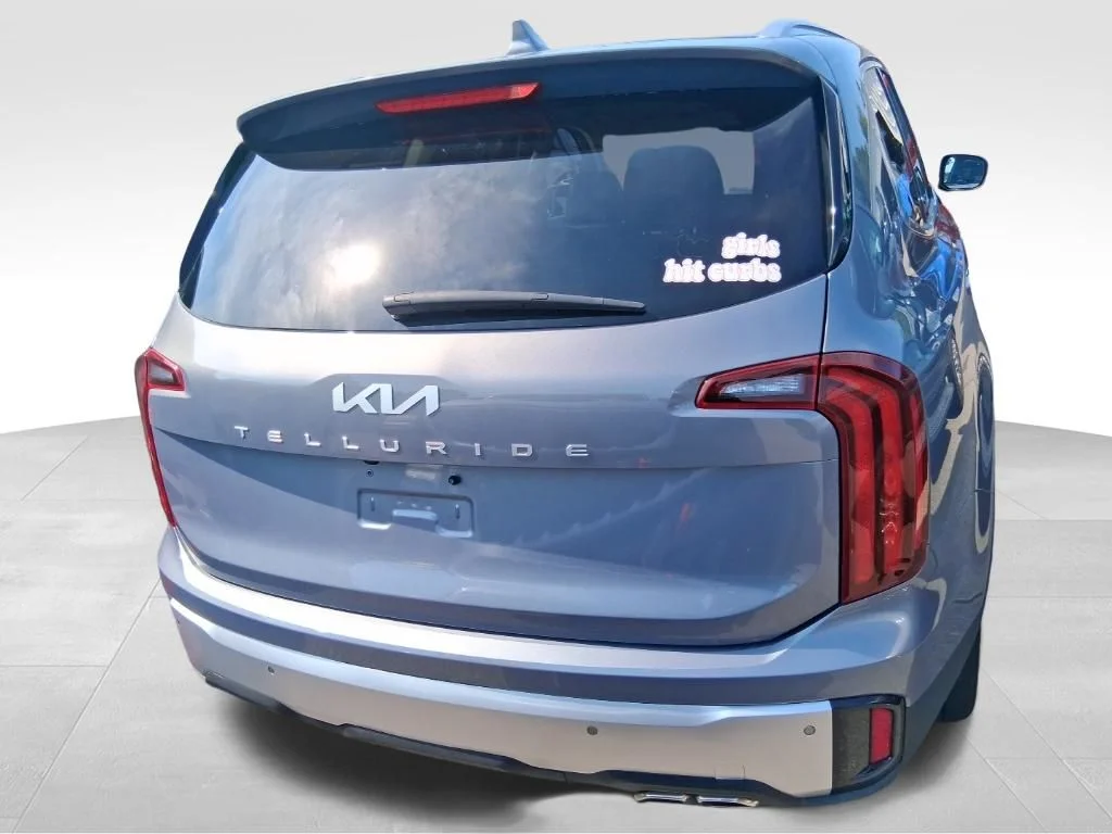 Used 2024 Silver Kia S image 6