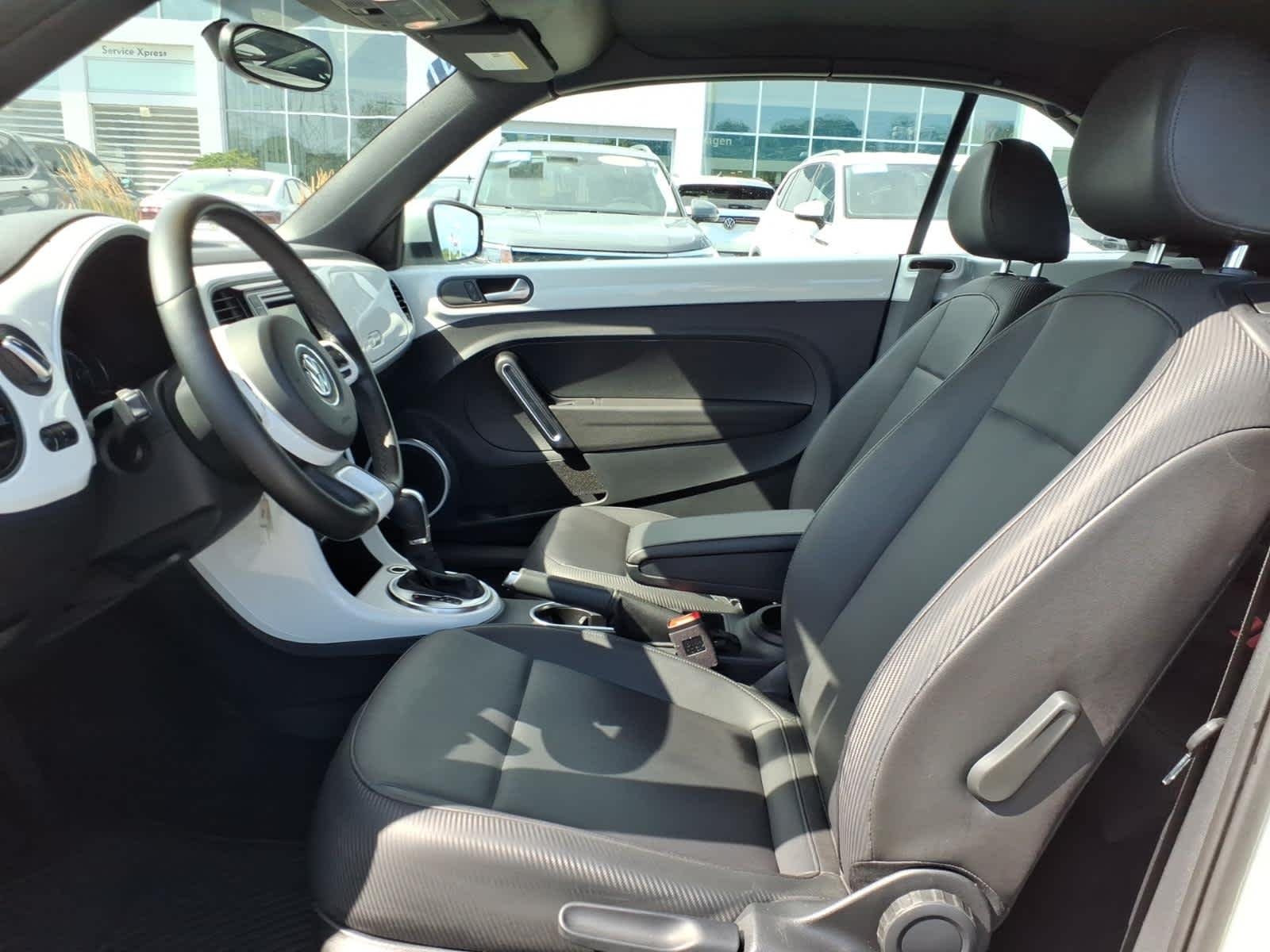 Used 2018 Pure White/Black Roof Volkswagen S image 10