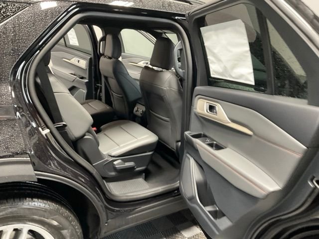 New 2027 Agate Black Metallic Ford Active image 25