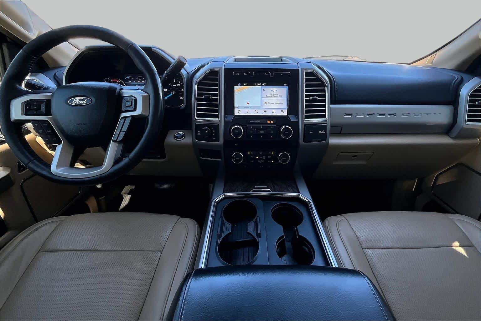 Used 2017 White Platinum Metallic Tri-Coat Ford Lariat image 16