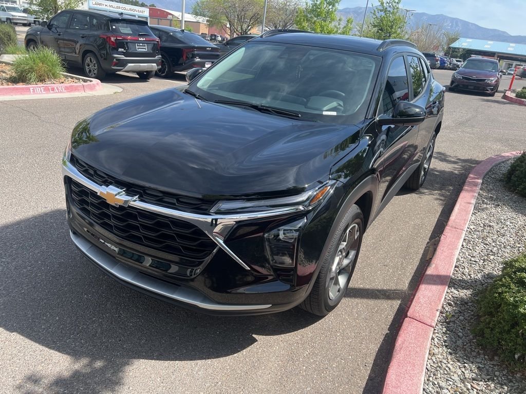 Black 2026 Chevrolet Trax LT FWD SUV / Crossover Front-Wheel Drive