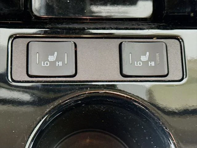 Certified Used 2022 WIND CHILL PEARL Toyota  image 21