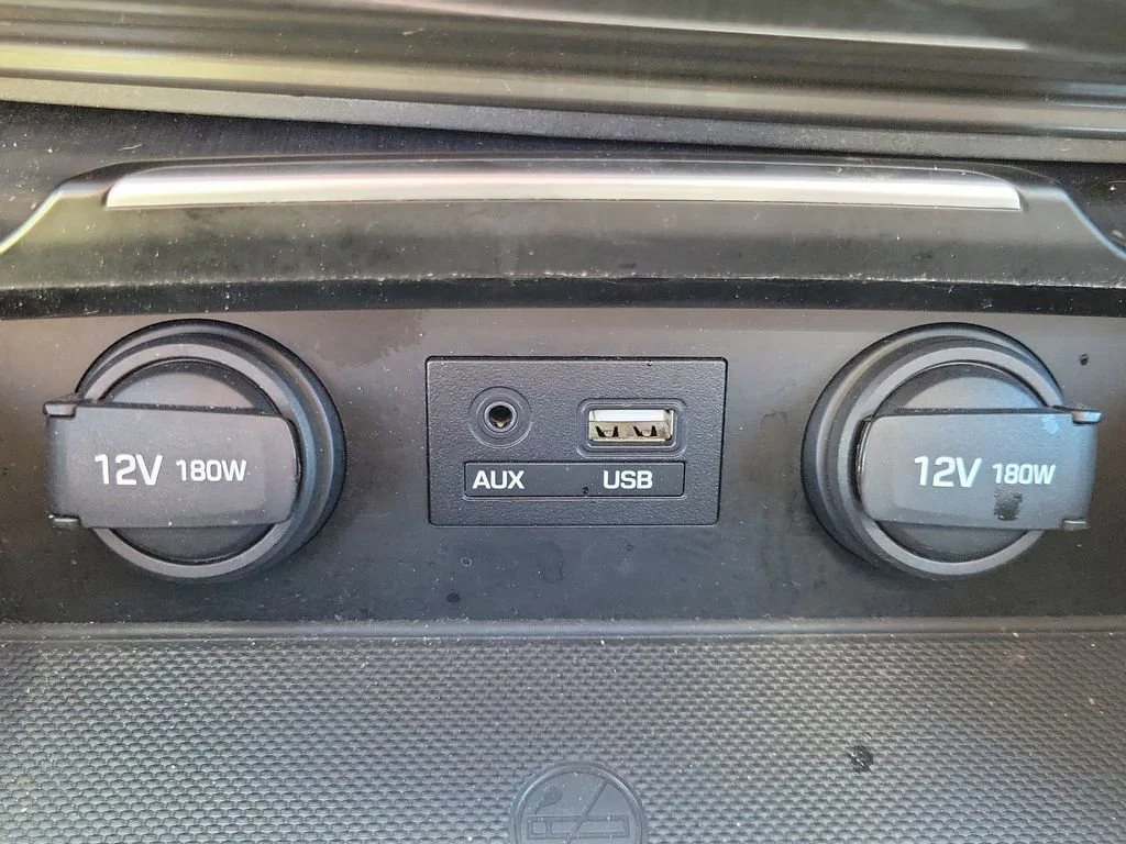 Used 2015 Black Hyundai 3.8 image 27