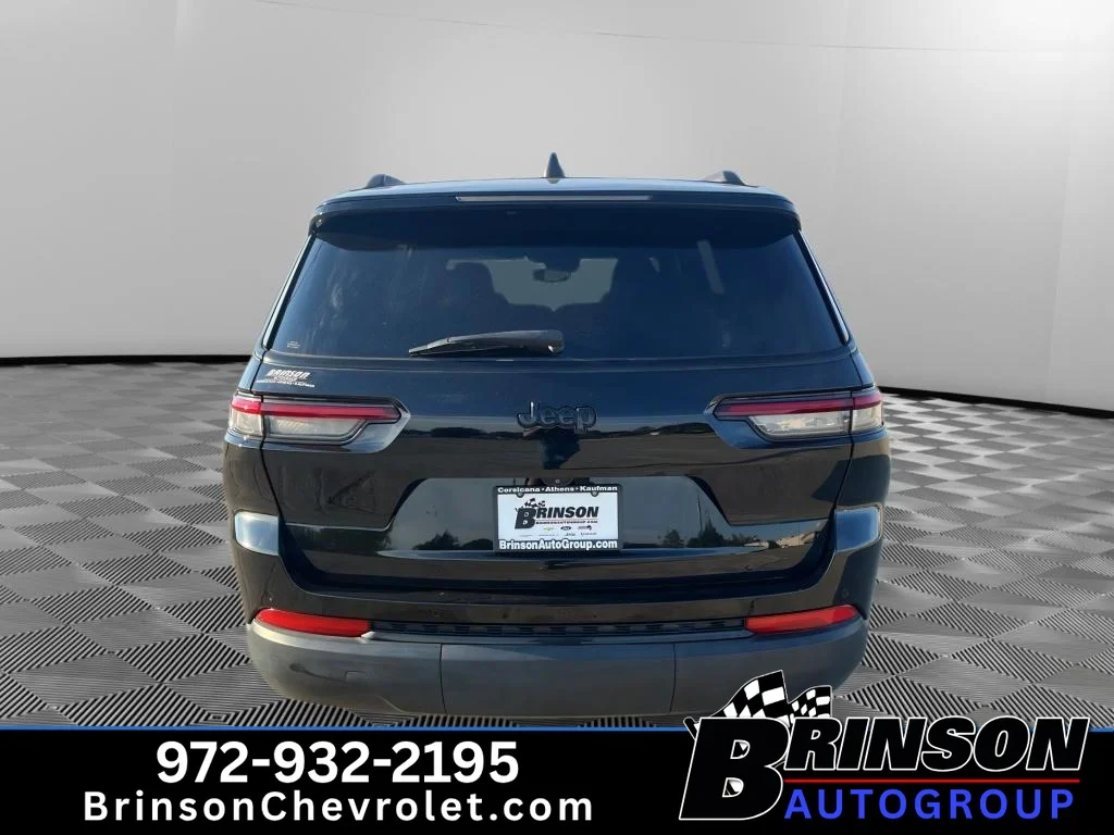 Used 2021 Diamond Black Crystal Pearlcoat Jeep Altitude image 8