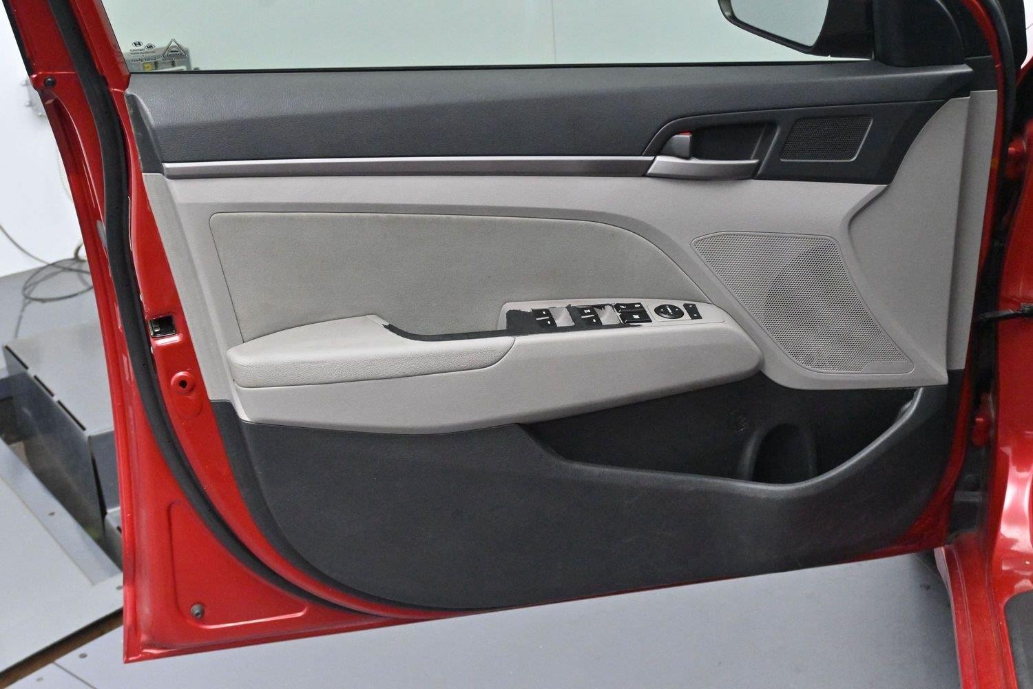 Used 2018 Scarlet Red Hyundai SEL image 10