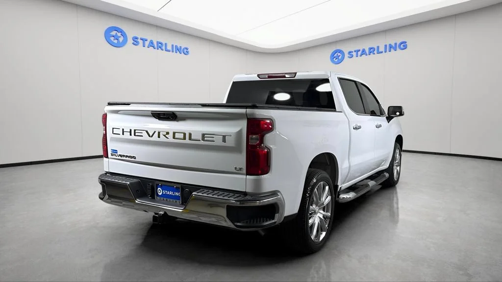 Used 2024 Summit White Chevrolet LT image 8