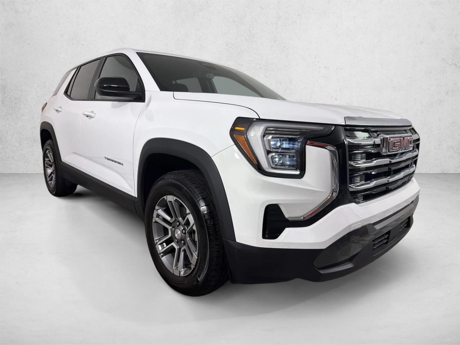 Used 2026 White GMC FWD Elevation image 1