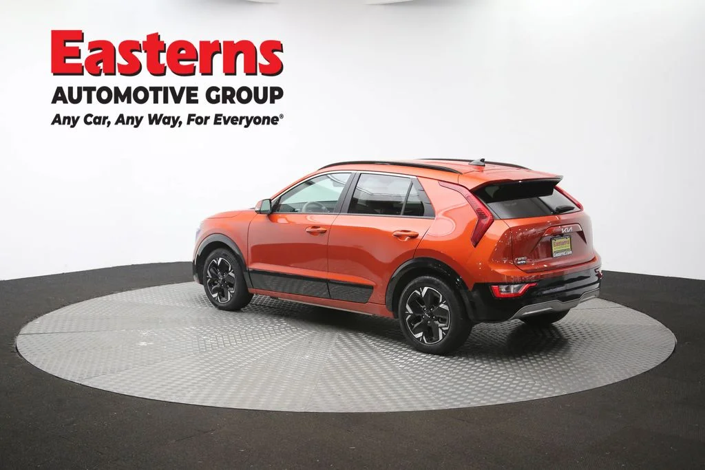 Used 2023 Red Kia Wind image 62