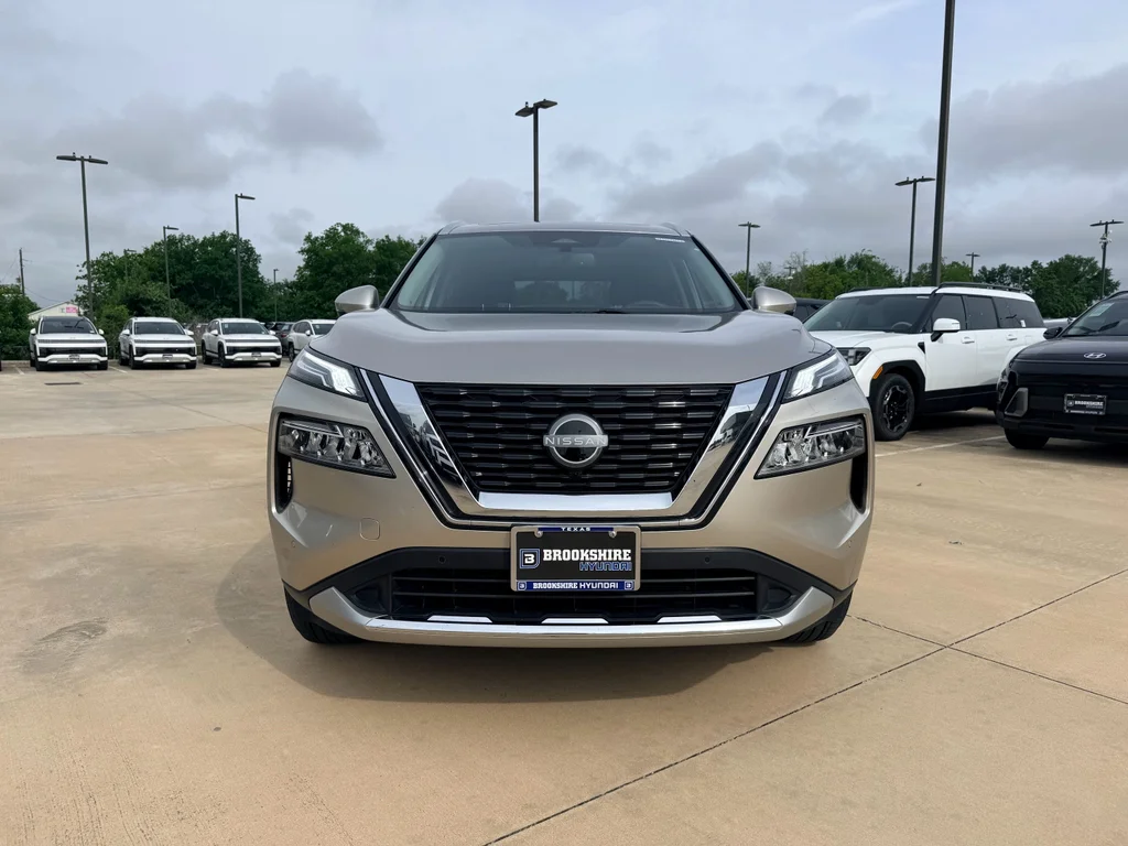 Used 2023 Champagne Silver Metallic Nissan Platinum image 2