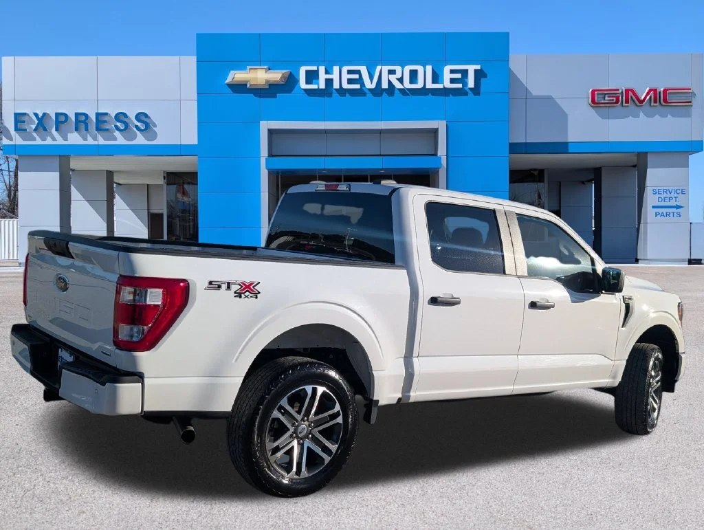 Used 2023 White Ford XL image 3