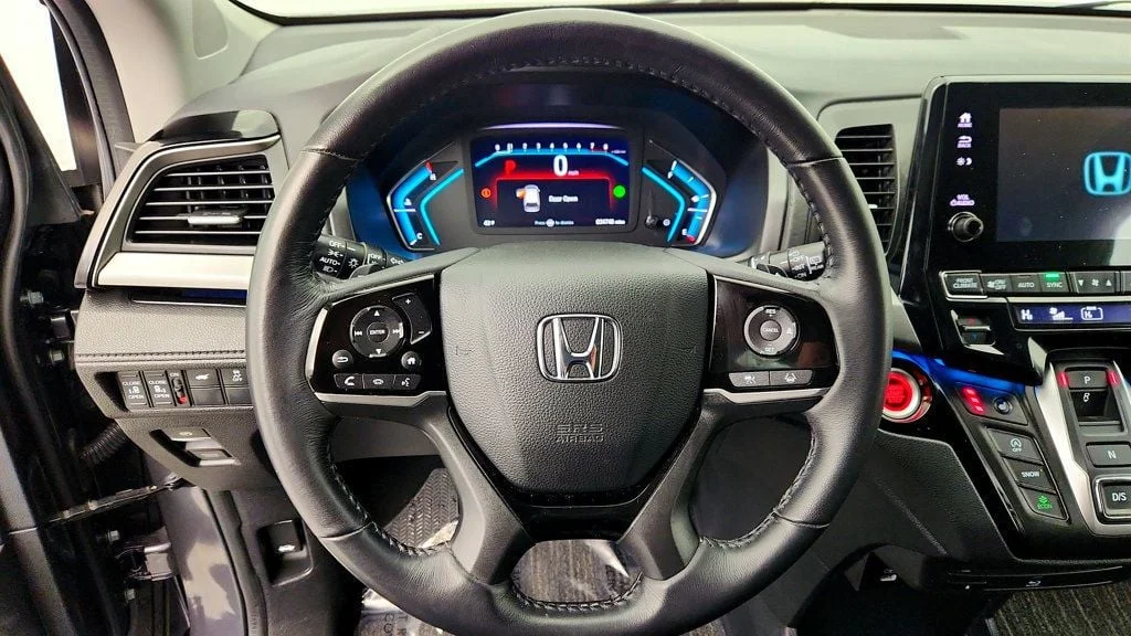 Used 2023 Modern Steel Metallic Honda Touring Automatic w/ Rear Entertainment System & Navigation image 14