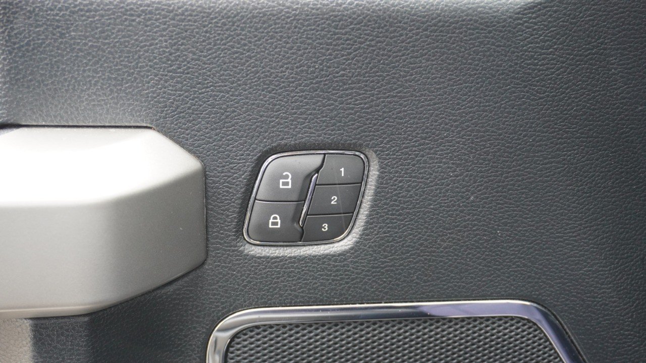 Used 2019 Gray Ford LARIAT image 24