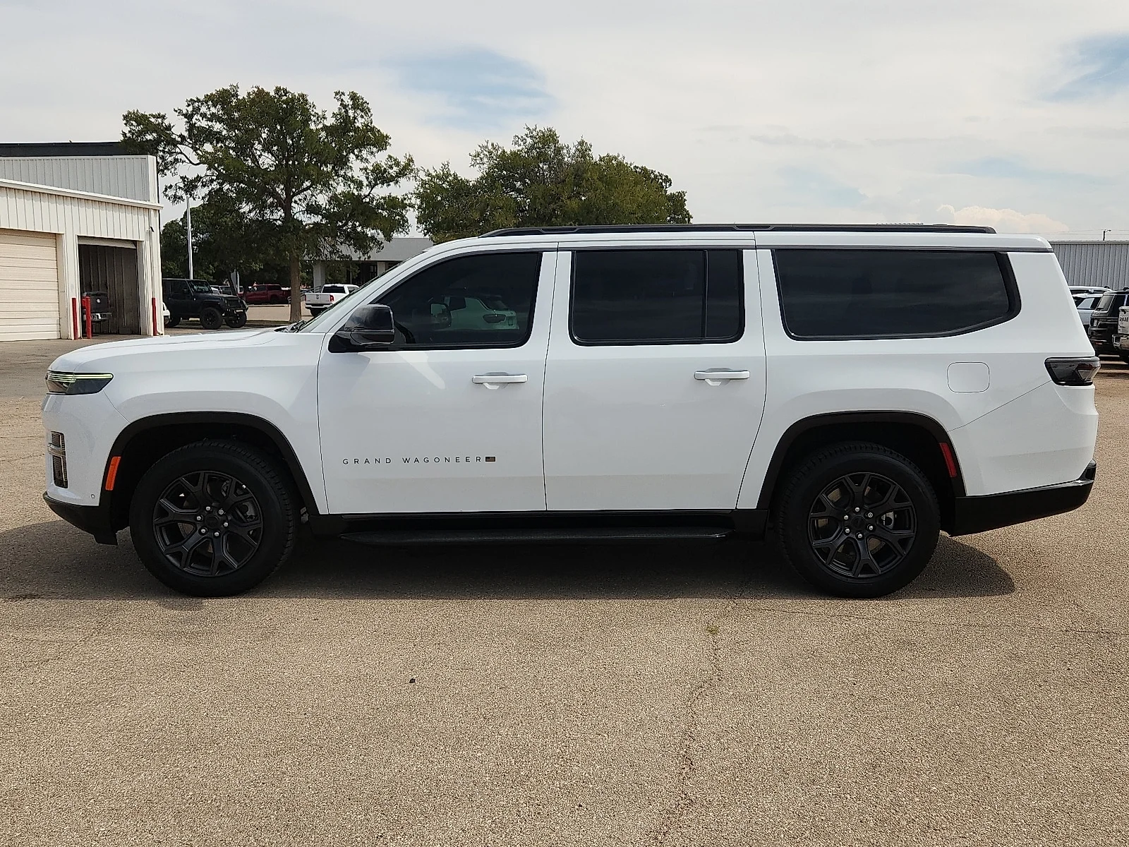 New 2026 Bright White Clear-Coat  Paint Jeep L LIMITED ALTITUDE 4X4 image 2