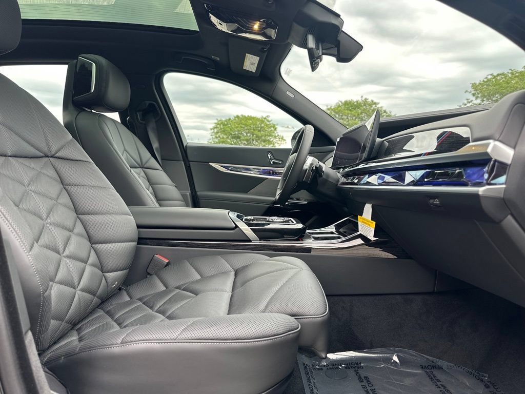 New 2026 Black Sapphire Metallic BMW 740i xDrive image 25